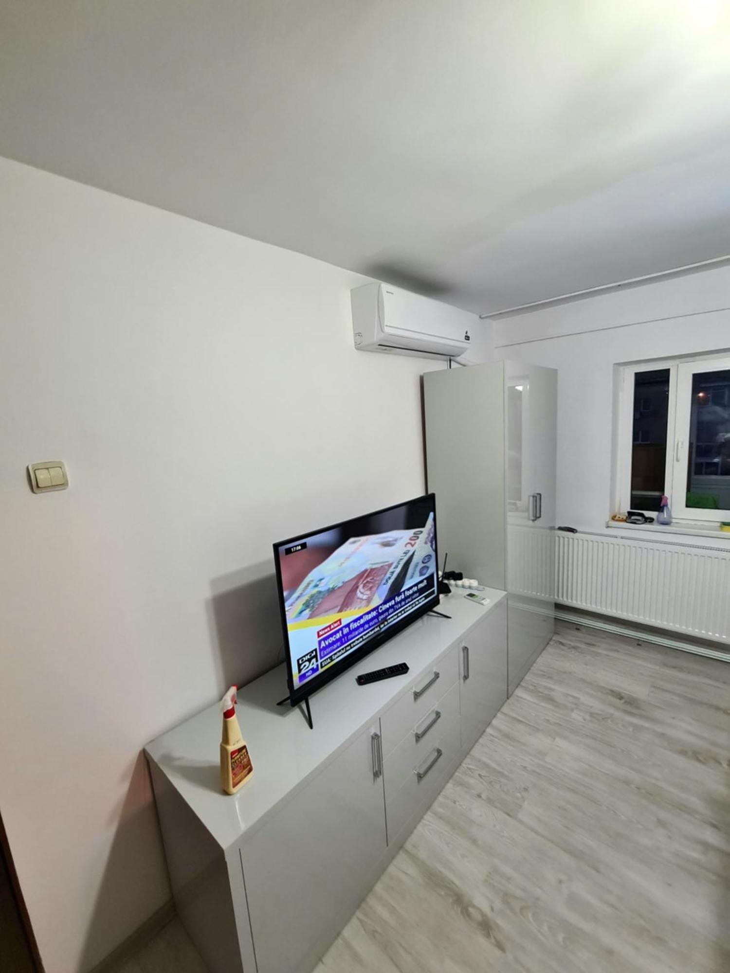 Apartament 2 Camere Etaj 4 Din 4 Craiova Exterior photo