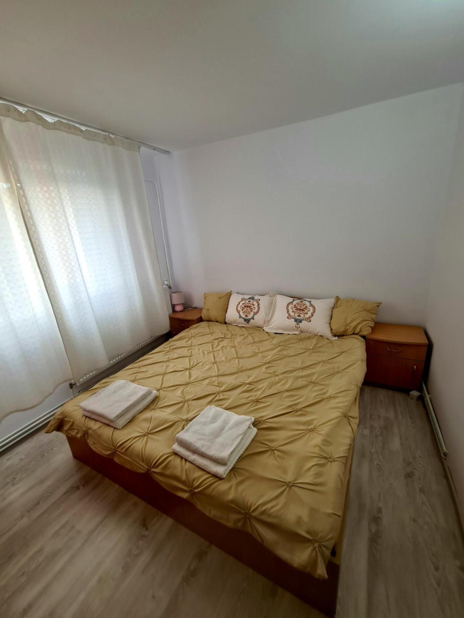 Apartament 2 Camere Etaj 4 Din 4 Craiova Exterior photo